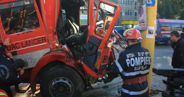 UPDATE. ACCIDENT RUTIER GRAV ÎN CONSTANȚA. Pompieri ÎNCARCERAȚI într-o autospecială / Galerie foto - 8