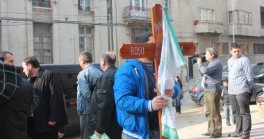 IMAGINI CUTREMURĂTOARE / DURERE FĂRĂ MARGINI la înmormântarea ANDREEI, tânăra ucisă de un șofer beat! - 4