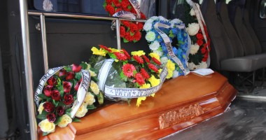 IMAGINI CUTREMURĂTOARE / DURERE FĂRĂ MARGINI la înmormântarea ANDREEI, tânăra ucisă de un șofer beat! - 3