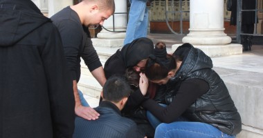 IMAGINI CUTREMURĂTOARE / DURERE FĂRĂ MARGINI la înmormântarea ANDREEI, tânăra ucisă de un șofer beat! - 6