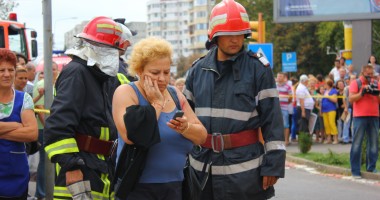 IMAGINI ȘOCANTE! Accident teribil în Constanța, pe strada Soveja, în zona City Park Mall. Mai mulți pietoni au fost SPULBERAȚI de pe trotuar! UN MORT și cinci grav răniți - 15