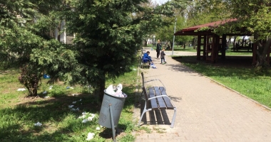 GALERIE FOTO / Bine că plătim Polarisului zeci de milioane de euro pentru gunoi. Parcul Viitorului, o "oază" de mizerie - 2