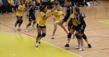 Stire din Sport : Handbal feminin - Divizia A / Victorie lejeră pentru CSU Neptun la Piatra Neamț