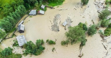 Stire din Social : Nicuşor Dan: Gândurile mele se îndreaptă către familiile lovite de inundaţiile puternice care afectează mai multe localităţi