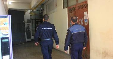 TRAGEDIE LA CONSTANȚA! Familie MOARTĂ într-un apartament din cartierul Tomis Nord / GALERIE FOTO - 13