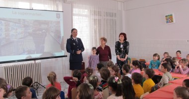 Lecție ținută de polițiști pentru copiii de la Grădinița 47 - 2