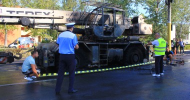 Galerie FOTO / Accident rutier grav în stațiunea Mamaia, urmat de un incendiu de proporții - 2