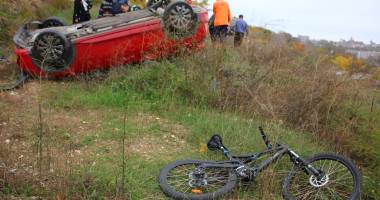 Mărturii despre accidentul de pe "Traian". Cum a plonjat șoferița cu mașina în râpă! Vezi aici imagini spectaculoase! - 4