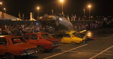 Camioanele monster truck "strivesc" parcarea de la Maritimo | GALERIE FOTO - 8