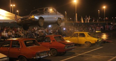 Camioanele monster truck "strivesc" parcarea de la Maritimo | GALERIE FOTO - 9