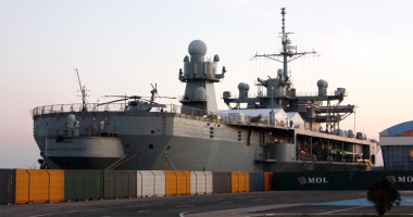 Stire din Eveniment : Galerie FOTO. Navă de război, în Portul Constanța