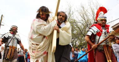 Eveniment unic în comuna Saraiu. "Calea Crucii", refăcută în Joia Mare. GALERIE FOTO - 3