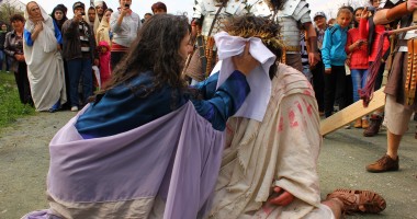 Galerie Foto / Eveniment unic în comuna Saraiu. "Calea Crucii", refăcută în Joia Mare - 4