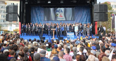 Stire din Politică-Administrație : Klaus Iohannis, baie de mulțime la Constanța - Galerie FOTO