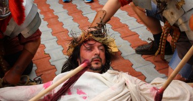 Galerie Foto / Eveniment unic în comuna Saraiu. "Calea Crucii", refăcută în Joia Mare - 11