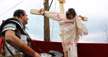 Galerie Foto / Eveniment unic în comuna Saraiu. "Calea Crucii", refăcută în Joia Mare - 10