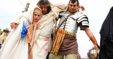 Eveniment unic în comuna Saraiu. "Calea Crucii", refăcută în Joia Mare. GALERIE FOTO - 6
