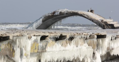 Imagini inedite/ Vezi aici cum arată plaja și digurile din Mamaia - 9