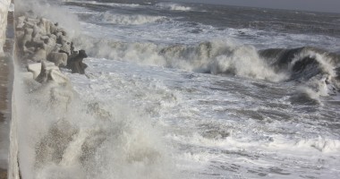Imagini inedite/ Vezi aici cum arată plaja și digurile din Mamaia - 12