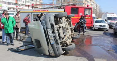 Accident spectaculos pe Podul de la Butelii. O mașină s-a răsturnat - 2
