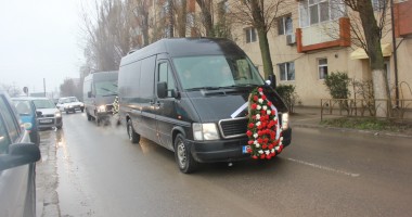 Imagini sfâșietoare! Fetița de 13 ani de la Colegiul de Artă a fost inmormântată astăzi - Galerie FOTO - 9