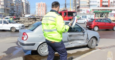 Accident spectaculos pe Podul de la Butelii. O mașină s-a răsturnat - 3