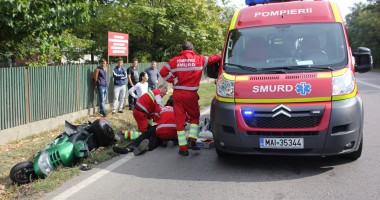 IMAGINI ȘOCANTE! Accident rutier grav la intrare în Valu lui Traian. Mopedistul spulberat de mașină a murit! - UPDATE - 3