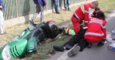 IMAGINI ȘOCANTE! Accident rutier grav la intrare în Valu lui Traian. Mopedistul spulberat de mașină a murit! - UPDATE - 4