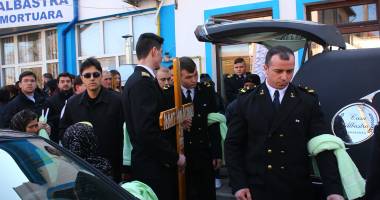 IMAGINI SFÂȘIETOARE! Tânărul mort în accidentul de la Tariverde, condus pe ultimul drum - 3