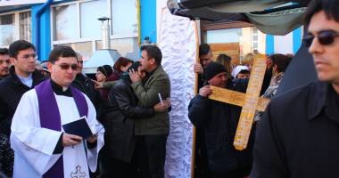 IMAGINI SFÂȘIETOARE! Tânărul mort în accidentul de la Tariverde, condus pe ultimul drum - 9