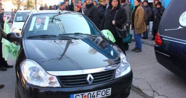IMAGINI SFÂȘIETOARE! Tânărul mort în accidentul de la Tariverde, condus pe ultimul drum - 10
