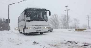 Traficul rutier, îngreunat din cauza ninsorilor (Galerie FOTO) - 2