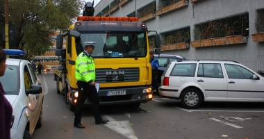 Galerie FOTO. Panică pe străzile Constanței! Poliția ridică mașinile parcate neregulamentar - 6