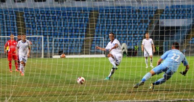 Stire din Sport : Galerie FOTO. Cupa României la Fotbal / Săgeata Năvodari a învins FC Farul