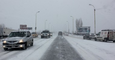 Traficul rutier, îngreunat din cauza ninsorilor (Galerie FOTO) - 4