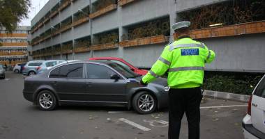 Galerie FOTO. Panică pe străzile Constanței! Poliția ridică mașinile parcate neregulamentar - 14