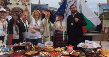 Galerie foto. Elevii din Constanța serbează Ziua Europei - 3
