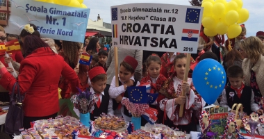 Galerie foto. Elevii din Constanța serbează Ziua Europei - 4