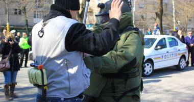 IMAGINI SPECTACULOASE. FOCURI DE ARMĂ și OSTATIC eliberat în centrul Constanței, de Ziua Poliției Române. Galerie FOTO și VIDEO - 9