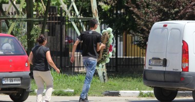 LACRIMI ȘI DURERE LA ÎNMORMÂNTAREA TÂNĂRULUI MORT în accidentul de pe podul IPMC / Galerie foto - 7