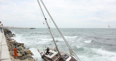 GALERIE FOTO SPECTACULOASĂ / UN IAHT A EȘUAT ÎN PORTUL TOMIS! - 8