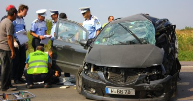 GALERIE FOTO / Accident rutier GRAV între Constanța și Valu lui Traian. UN MORT și patru răniți grav - 3