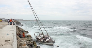 GALERIE FOTO SPECTACULOASĂ / UN IAHT A EȘUAT ÎN PORTUL TOMIS! - 10