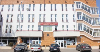 Stire din Cultură-Educație : Colegiul de Artă rezistă datorită donațiilor părinților