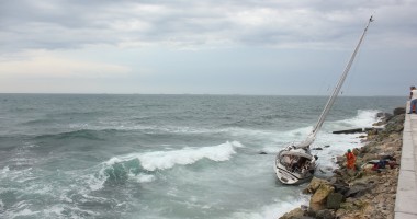 GALERIE FOTO SPECTACULOASĂ / UN IAHT A EȘUAT ÎN PORTUL TOMIS! - 12