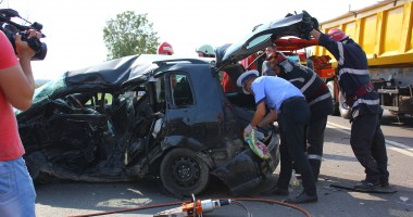 GALERIE FOTO / Accident rutier GRAV între Constanța și Valu lui Traian. UN MORT și patru răniți grav - 12