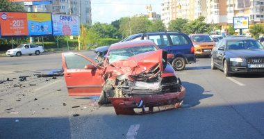 GALERIE FOTO / DEZASTRU ÎN INTERSECȚIA DE LA GARĂ. Mașină de Bulgaria urmărită de Poliție a intrat în plin în mașina primarului - 3