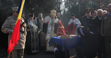 Ceremonie de depunere de coroane la Monumentul Eroilor din Cimitirul Central FOTO - 2