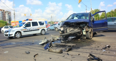 Stire din Eveniment : DE CE FUGEA "BULGARUL" DE POLIȚIE. Culmea ironiei, mașina primarului avea tot numere "bulgărești". Cât vor mai fi tolerate rablele cu numere de Bulgaria?