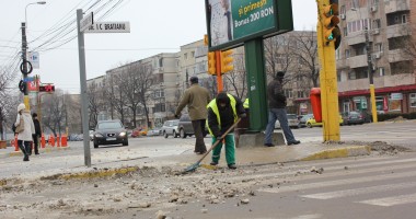 Galerie FOTO/Șoselele constănțene, un adevărat patinoar pentru șoferi - 9